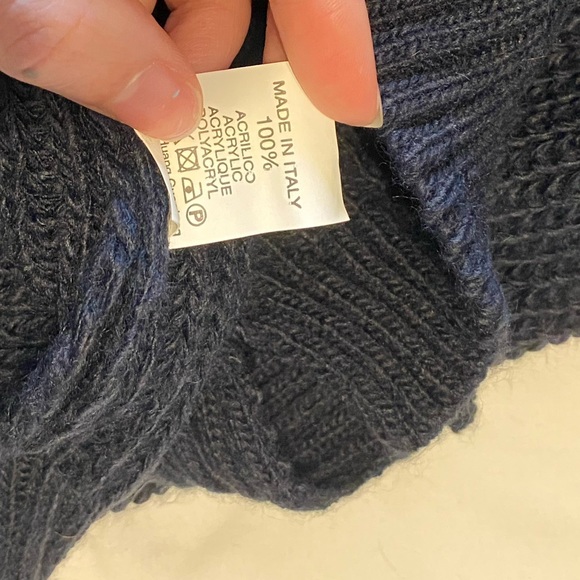 🌟Navy Waffle Knit Sweater🌟 - Picture 4 of 5